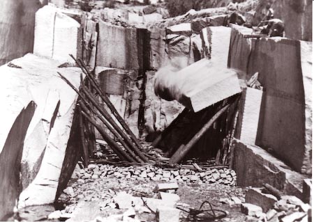 053 ~1930_35 Tonibruch stürzender Rohblock