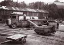 042 1938 Walze wird auf LKW verladen FO 3_70