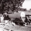 043 1940 Walze wird von Rollwagen auf LKW verladen S 7_3